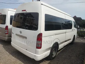 Toyota HiAce 2015 White