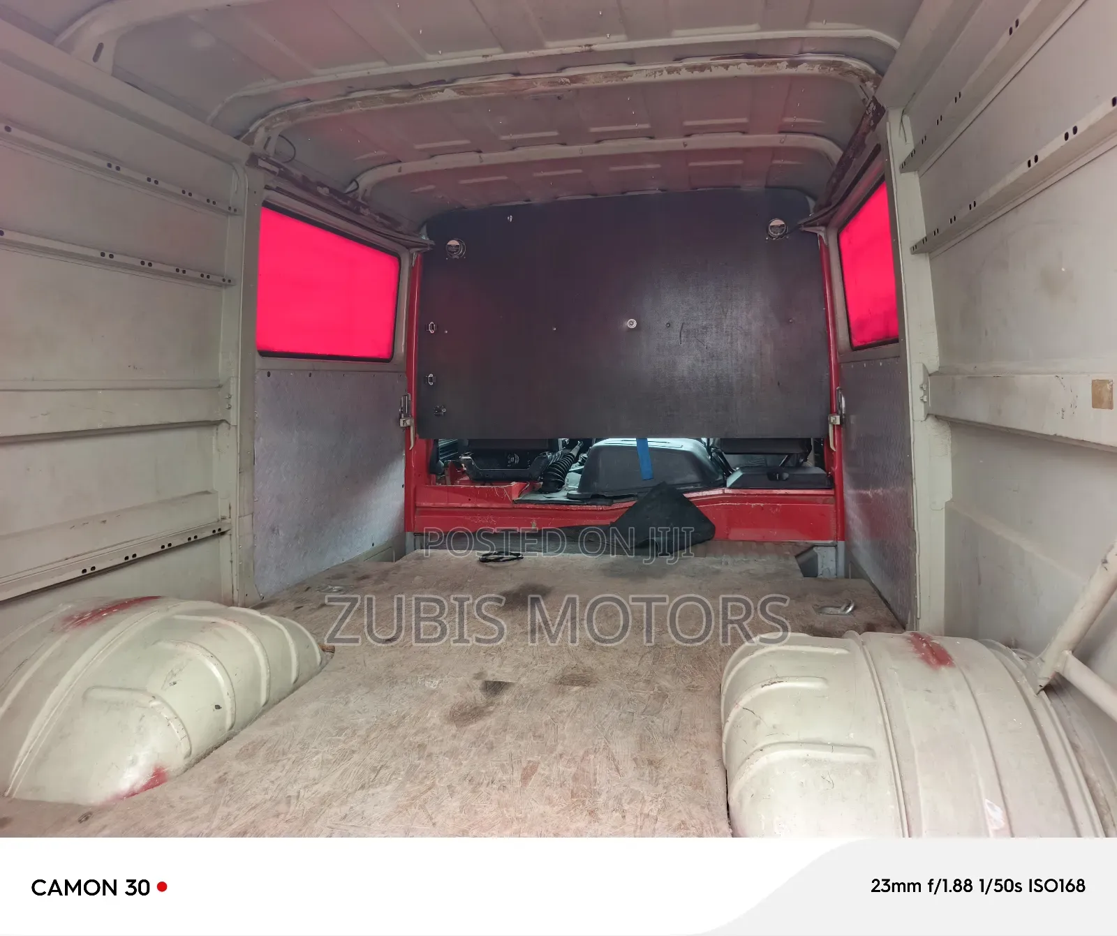 Volkswagen LT 2000 Red