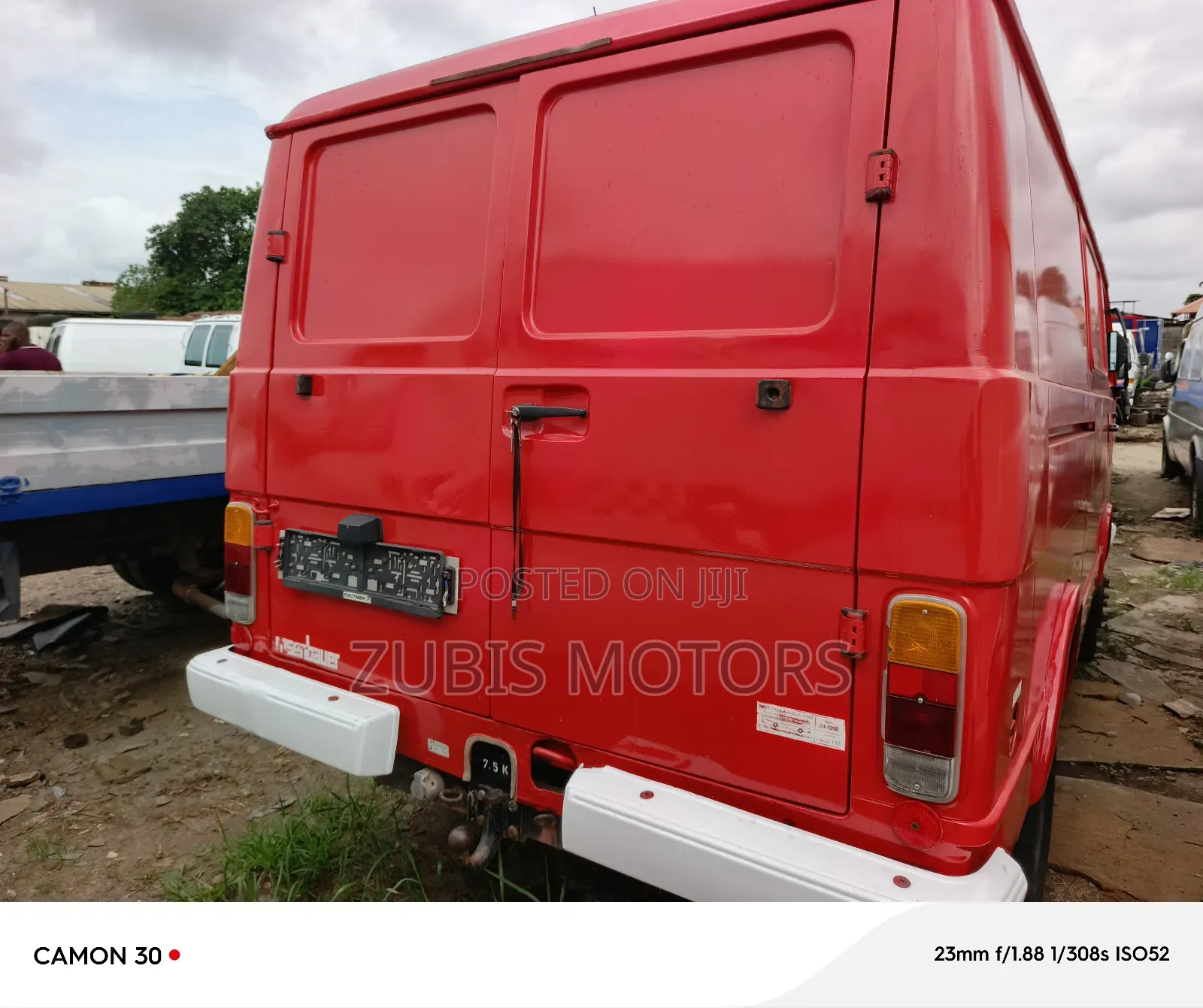 Volkswagen LT 2000 Red