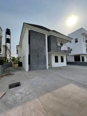 5bdrm Duplex in Chevron for sale