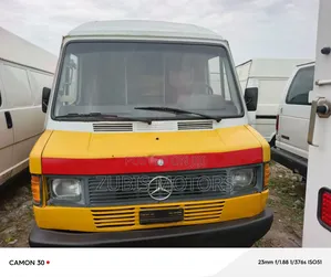 Mercedes-Benz T2 2000 Yellow