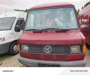 Mercedes-Benz T2 2000 Red