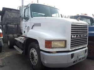 Single Axle Direct Tokunbo Ch Mack Six Tyres Head Truck Sup