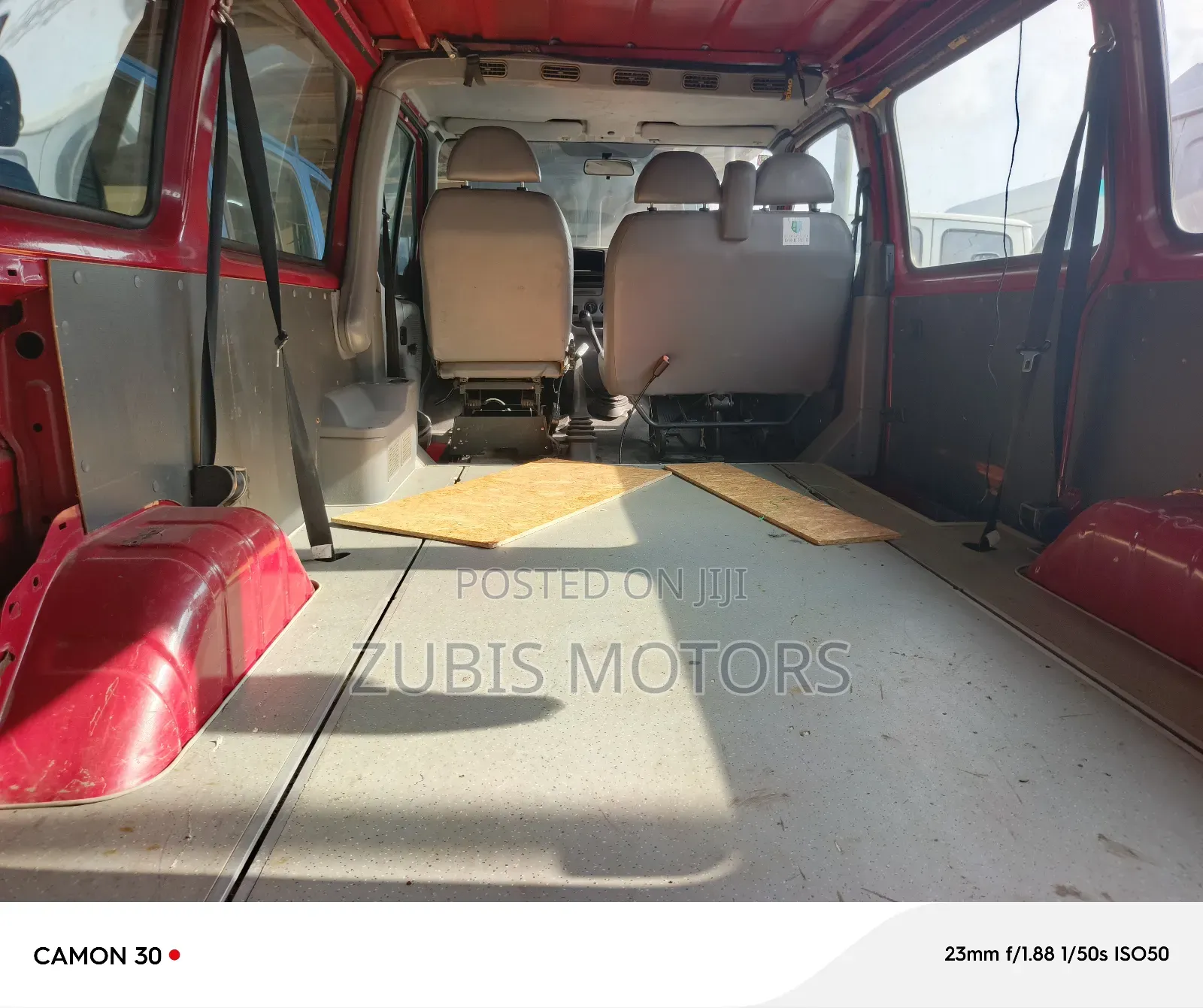 Ford Transit 2000 Red