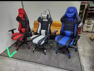 Game Chair With Footrest and Plastic Leg