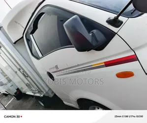 Hyundai Universe 2000 White