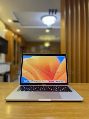 Laptop Apple MacBook Pro 2017 8GB Intel Core I7 SSD 512GB