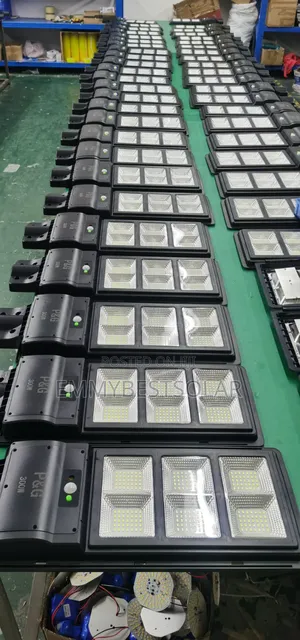 300w 6eyes 3 Batteries Solar Street Light