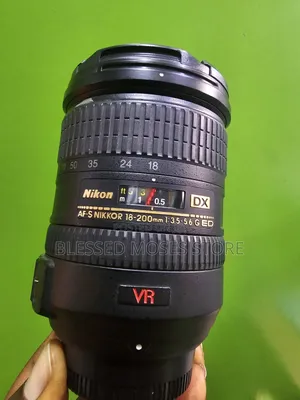 Nikon Lens 18-200mm