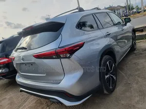 Toyota Highlander XSE 2022 Silver