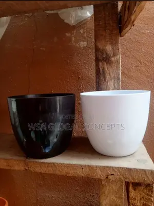 Round Black and White Flower Vase