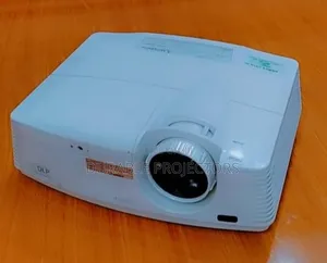 Uk Used Mitsubishi Projector With 4500 Lumens