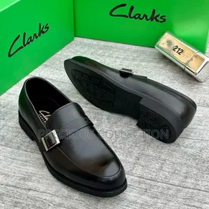 Men's Matte Leather Pull on Buckle Clarks Shoe