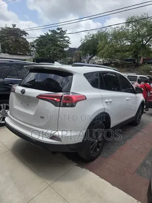 Toyota RAV4 LE 4dr SUV (2.5L 4cyl 6A) 2018 Off white
