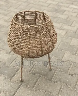 Luxury Round 3 Legged Raffia Flower Vase Basket