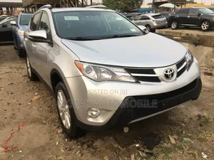 Toyota RAV4 Limited 4dr SUV (2.5L 4cyl 6A) 2015 Silver