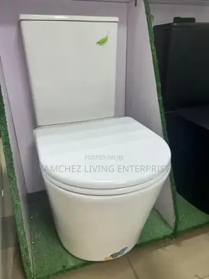 Elegant White Modern Toilet - Clean Efficient