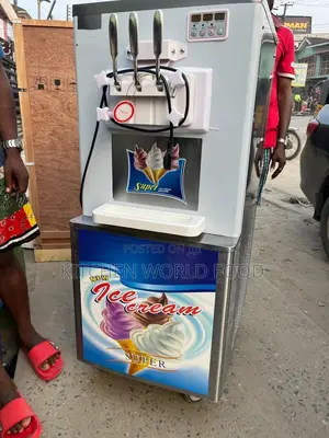 Standing High Quality Soft Serve 3nozzle Ice Cream Machine