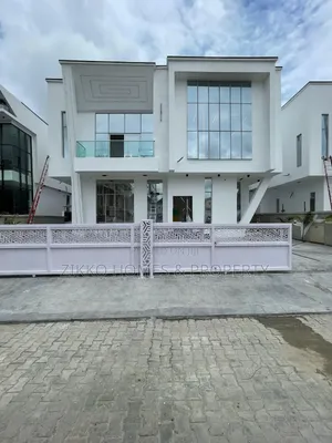 5bedroom Available for Sale in Chevron