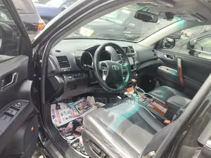 Toyota Highlander SE 2012 Black