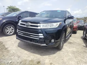 Toyota Highlander SE 2019 Black