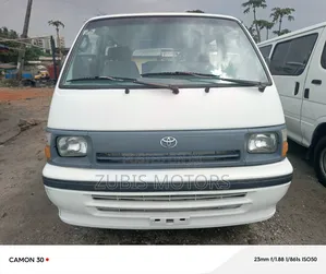 Toyota HiAce 2000 White
