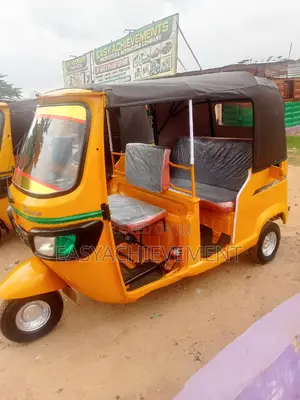 TVS HLX 125 2022 Gold