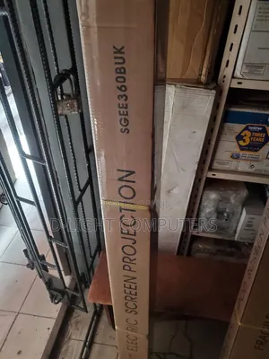 Smaat 60by60 Electric Projector Screen