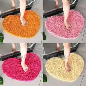Love Shape Rugged Soft Foot Mat