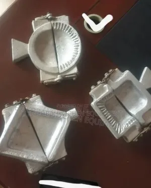 Meat Pie Moulder