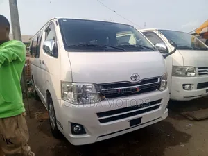 Toyota HiAce 2015 White