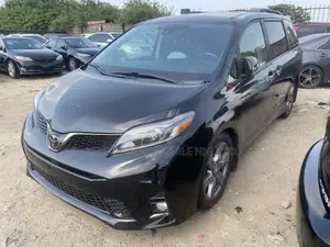 Toyota Sienna XLE Premium AWD 2019 Black
