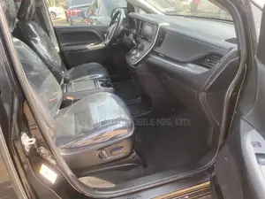 Toyota Sienna XLE Premium AWD 2019 Black