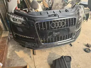 Complete Front Cut Audi Q7 2013
