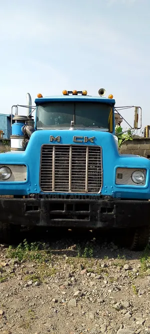 Mack R Model Trailer Head