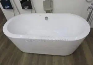 Luxury White Jacuzzi Bathtub – Freestanding Spa Tub