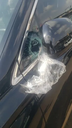 Hyundai Santafe 2019 Front Vent Glass Available We Deliver
