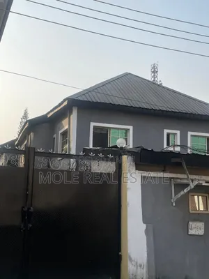 Solid 6 Unit of 2 Bedrooms in Suit Bode Thomas