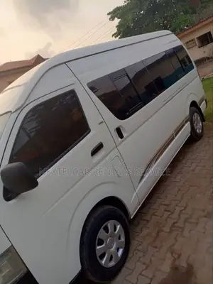 Hiace Bus for Hire 12/24hours