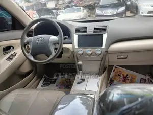 Toyota Camry LE V6 4dr Sedan (3.5L 6cyl 6AM) 2010 Gold