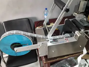 Semi Auto Round Bottle Labelling Machine