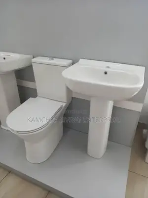 White Close-Coupled Toilet Pedestal Sink Bathroom Set