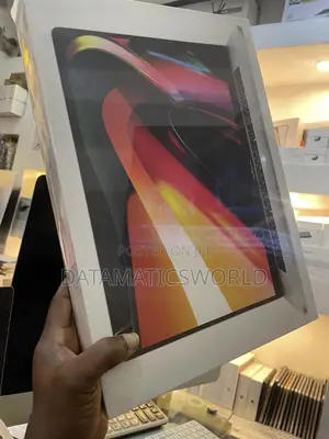 New Laptop Apple MacBook Pro 2019 16GB Intel Core i7 SSD 500GB