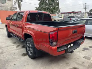 Toyota Tacoma 2018 Orange