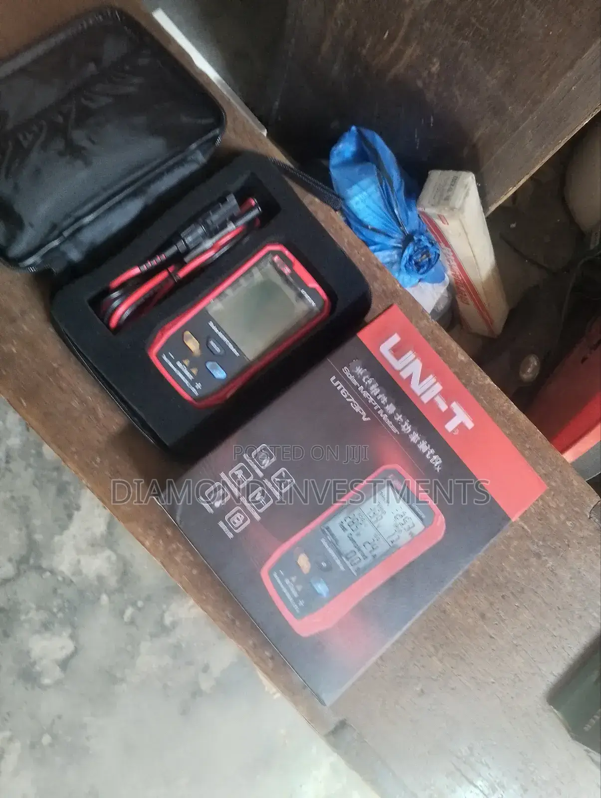 Uni-T Panel MPPT Meter