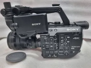 Sony PXW- Fs5 Xdcam Camera With Sony 18-105mm Lens