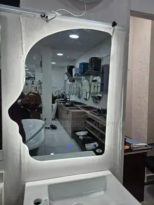 England-Style Led Face Mirror – Decorative Modern