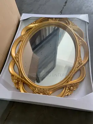 Elegant Wall-Mounted Decorative Mirror – Oval Classy