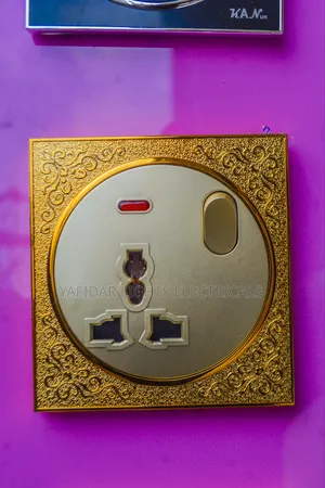 13a Single Socket