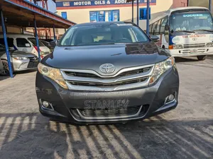 Toyota Venza LE FWD 2013 Gray